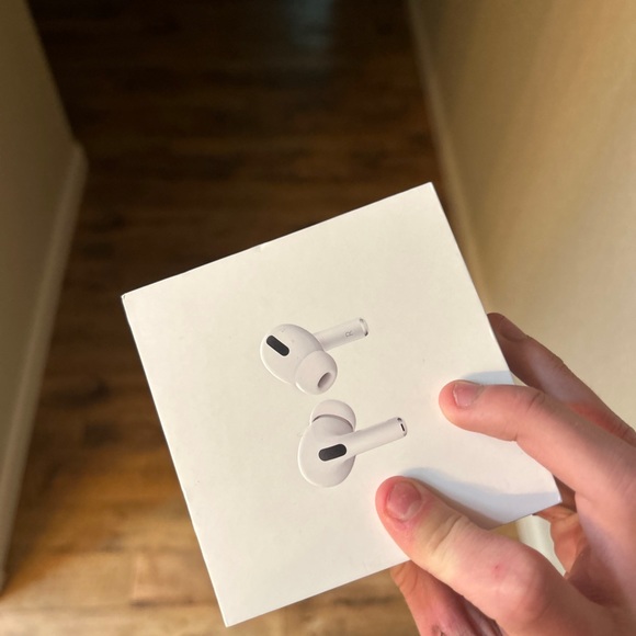 airpods pro - Picture 3 of 4